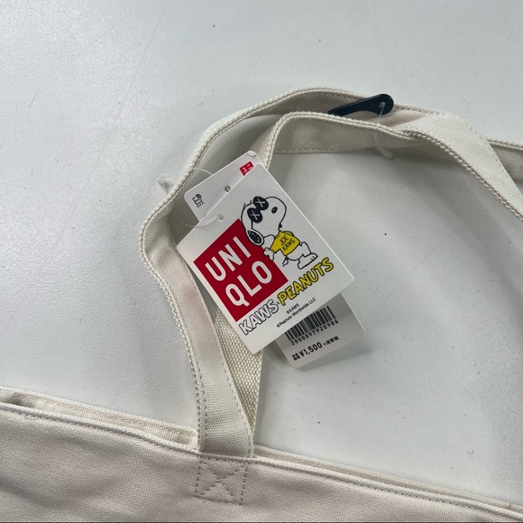 Kaws x Uniqlo Snoopy Peanuts Reusable Tote Bag - Picture 4 of 5